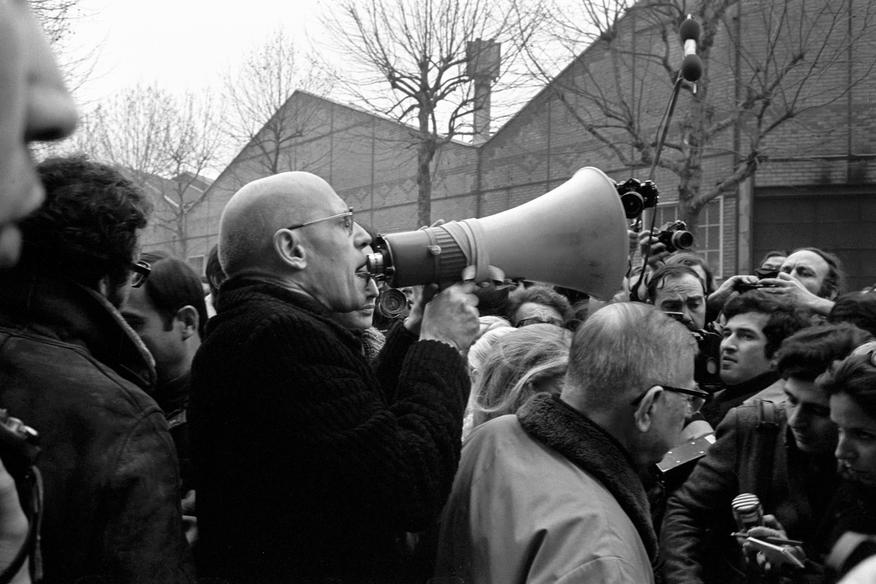 Chronicles from an eternal present. A review of "Critiquer Foucault", edited by Daniel Zamora (I)