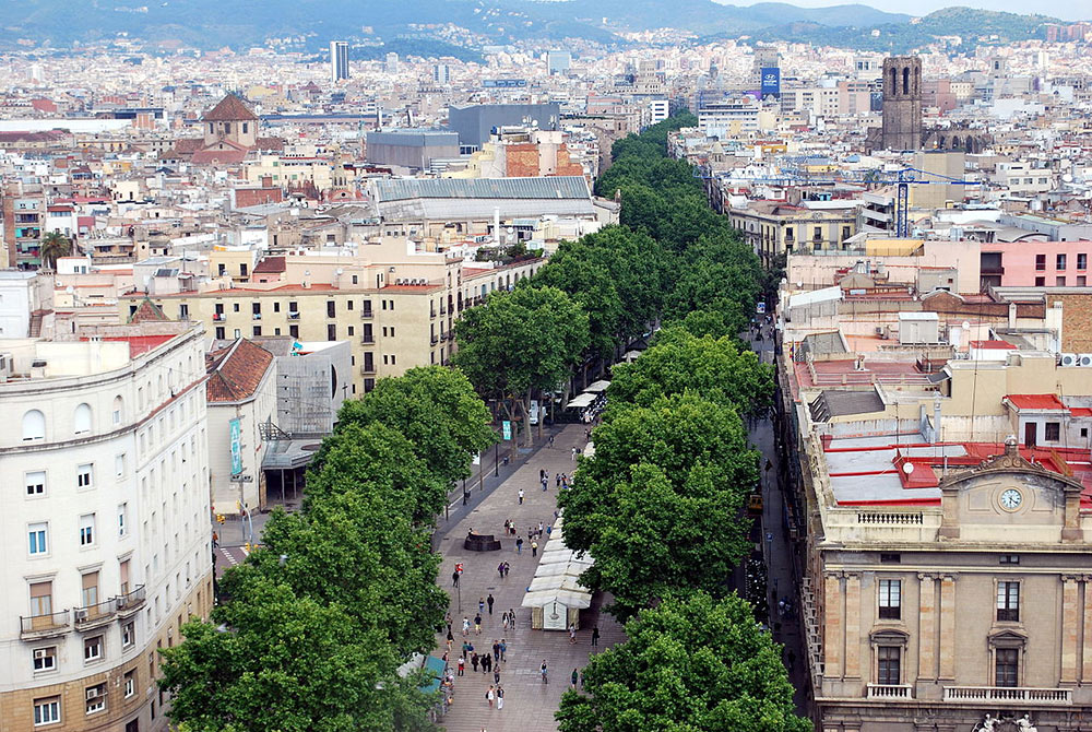 Can trees address environmental inequities in Mediterranean cities? 